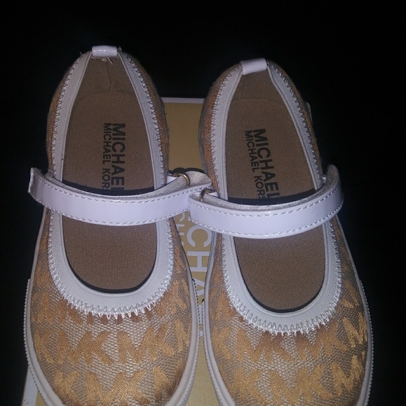 Shoe - Picture 1 of 3